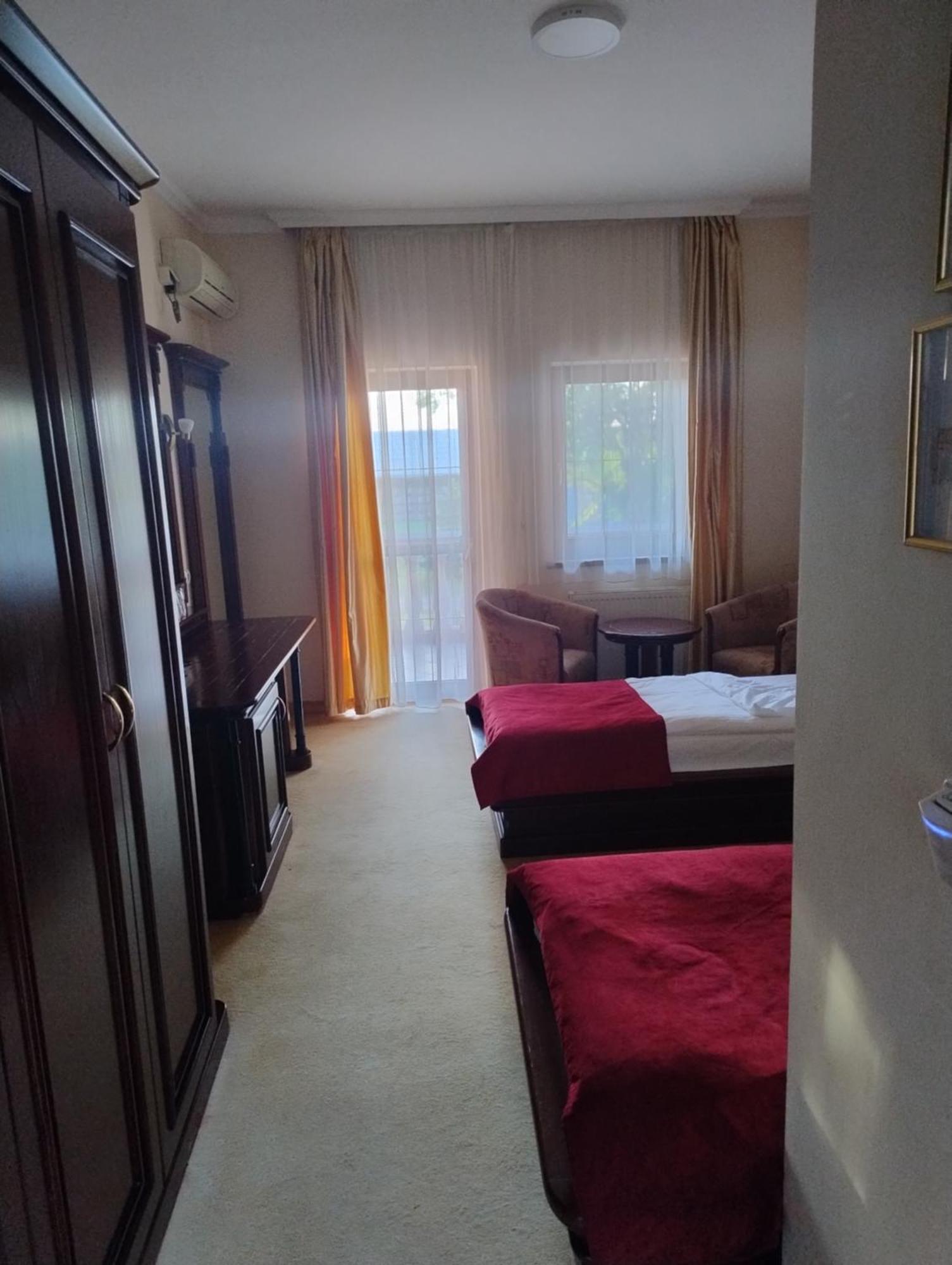 Hotel Villa Majur Subotica Exteriör bild